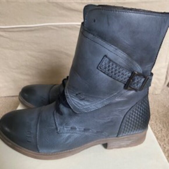 Roan Deception Buckle Boots - Picture 3 of 8